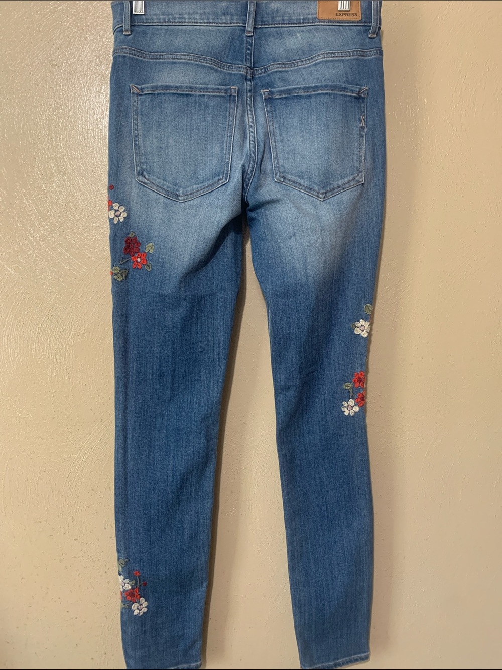 Express size 8 Blue Skinny Jeans with Red Floral Embroidery NWT - Picture 3 of 6